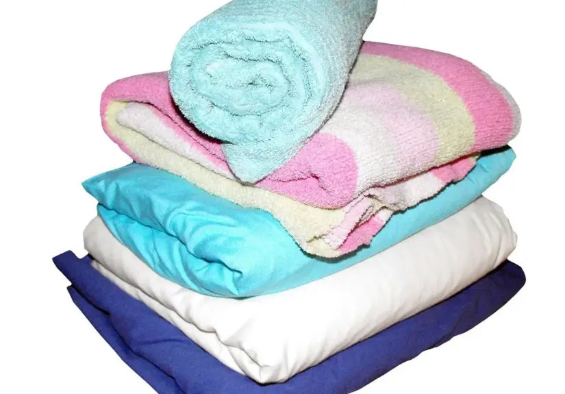 Hvordan kan jeg bedst opbevare mit bomuldstæppe, når jeg ikke bruger det?